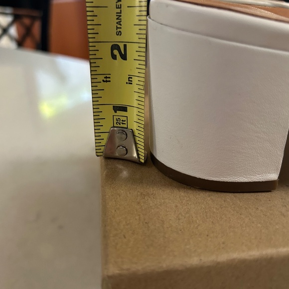 Gentle Souls White Floral w/Faux Pearls Slides (Women's 8B/EU 39) - Picture 7 of 7